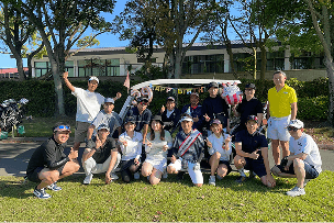 ゴルフ部の集合写真